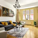 Days - One-bedroom With Workspace In The Old Town Prag