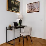 Days - One-bedroom With Workspace In The Old Town Apartment