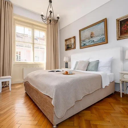 Days - One-bedroom With Workspace In The Old Town פראג