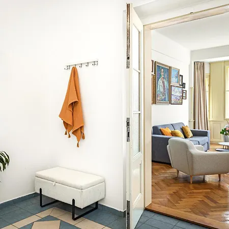 Days - One-bedroom With Workspace In The Old Town דירה