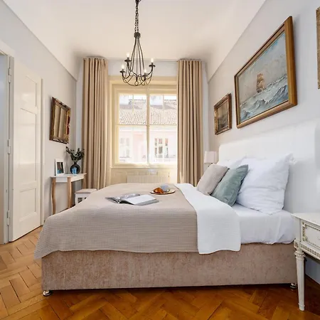 דירה Days - One-bedroom With Workspace In The Old Town *