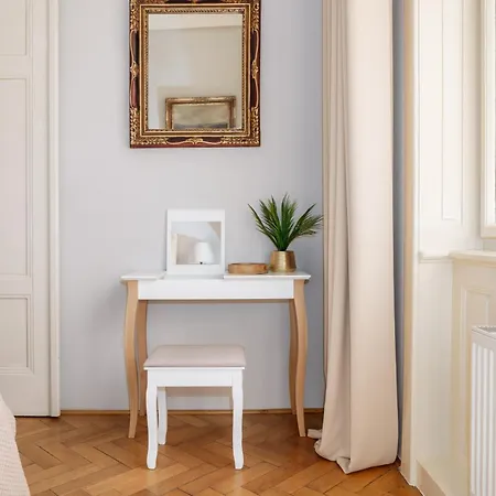 Apartment Days - Charming 1bdr - Old Town - Workspace
