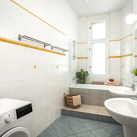 Days - Charming 1bdr - Old Town - Workspace Apartment *