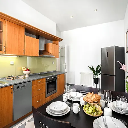 شقة Days - One-bedroom With Workspace In The Old Town *