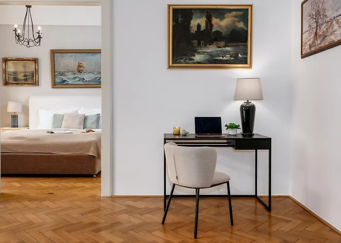 Days - One-bedroom With Workspace In The Old Town Appartement *