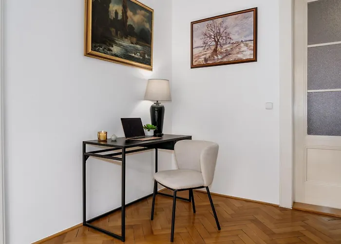 Days - One-bedroom With Workspace In The Old Town Appartement