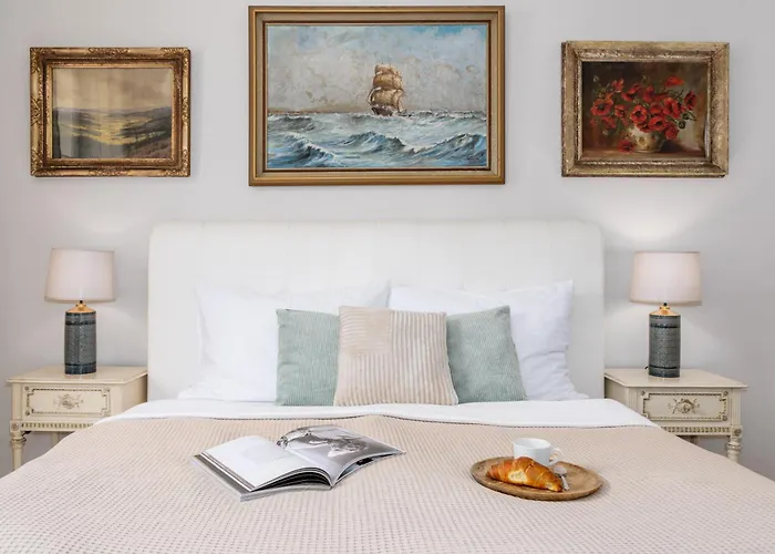 Days - One-bedroom With Workspace In The Old Town