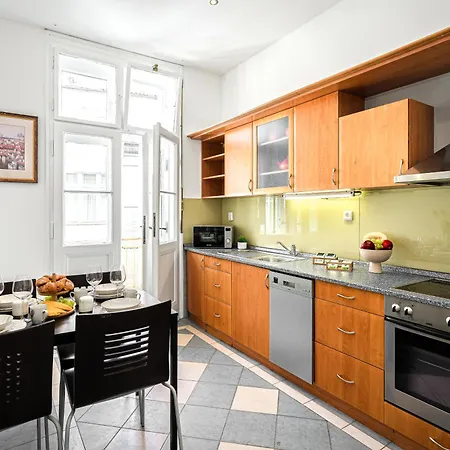 Lägenhet Days - One-bedroom With Workspace In The Old Town *